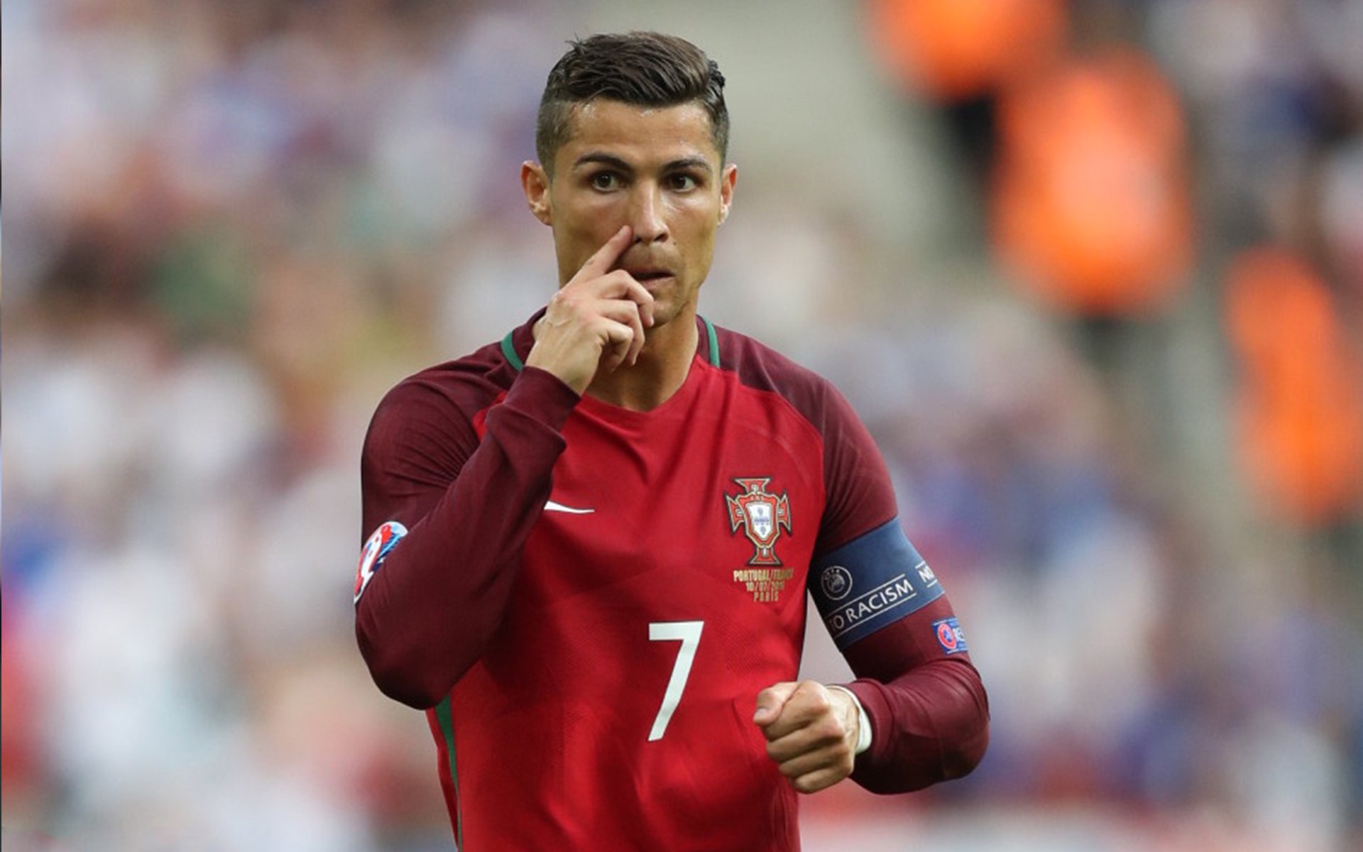 英超比赛中裁判语调与非语言行为对球员情绪波动的影响，用语言或行为对裁判员的判决表示异议