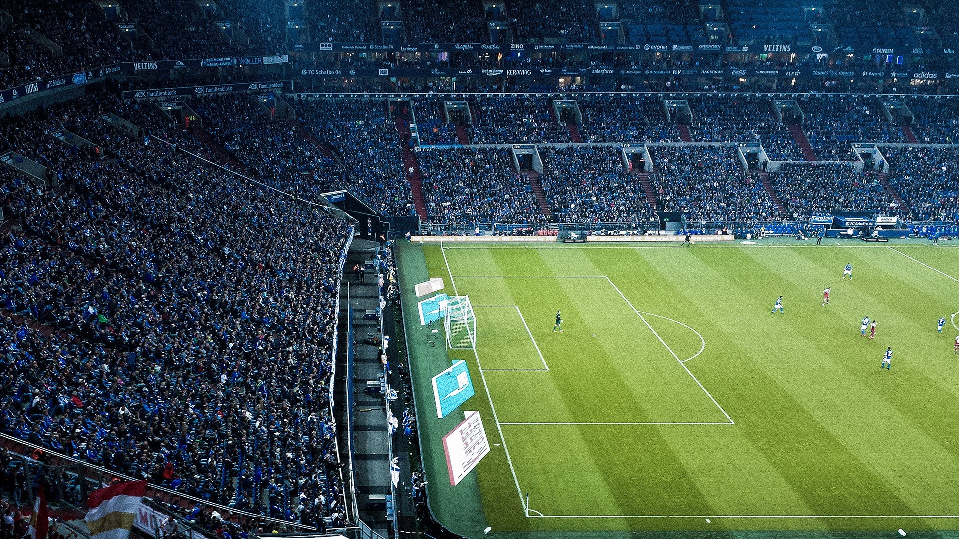 “宽板滑水：东三叉湖赛场挑战力与美学的极致融合”